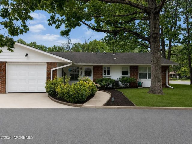 600a Lake Point Drive, Lakewood