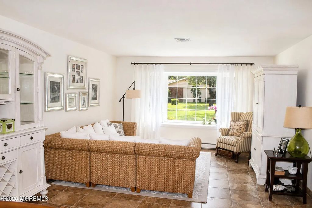 600a Lake Point Drive, Lakewood