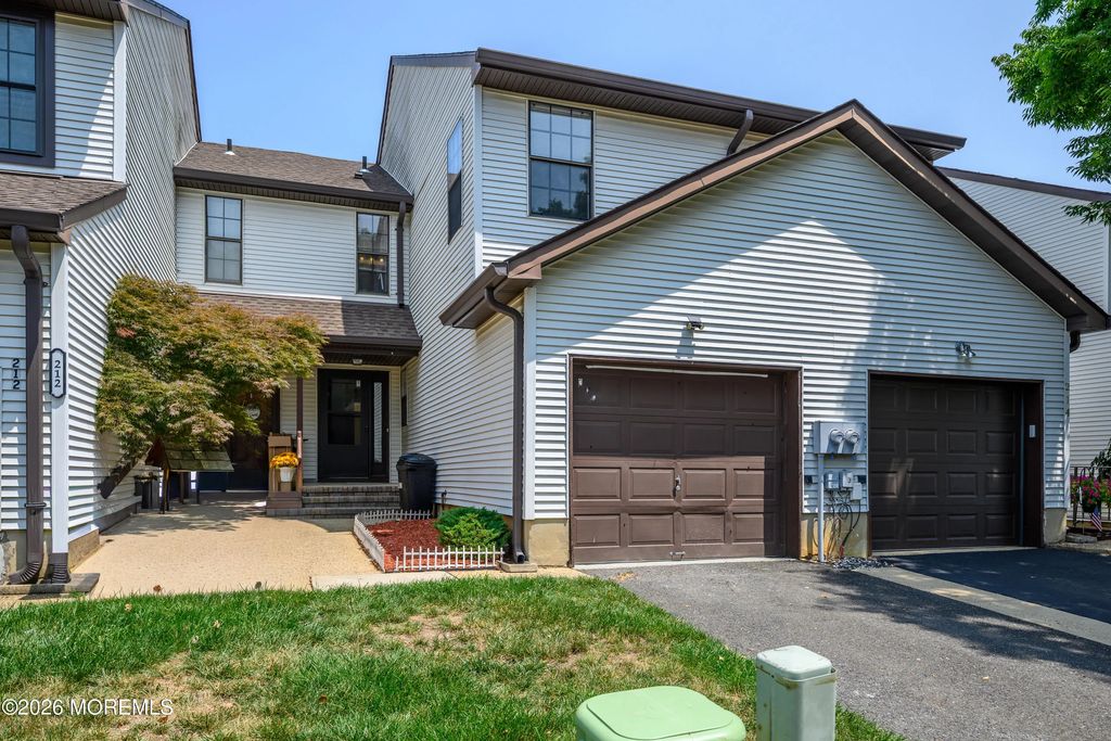 213 Longwood Drive 21-3, Manalapan