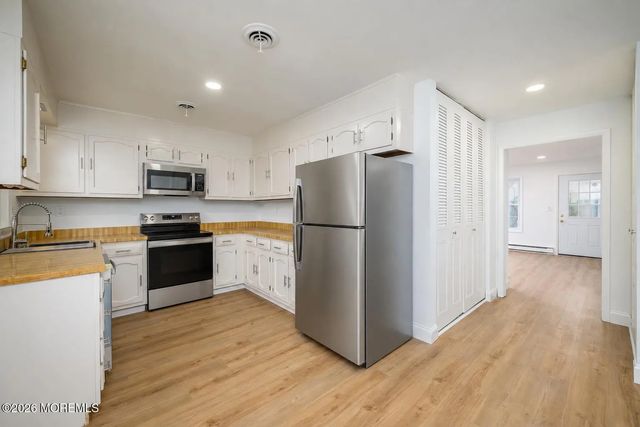 37 Cambridge Circle B, Manchester