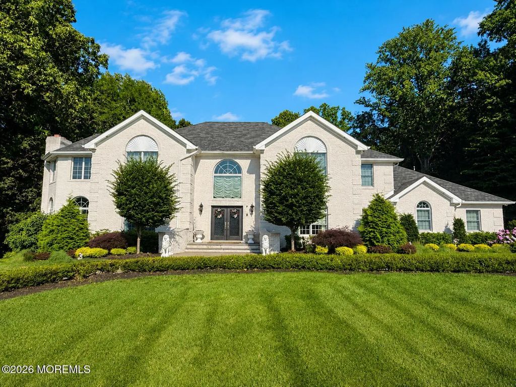 5 Hemlock Lane, Holmdel