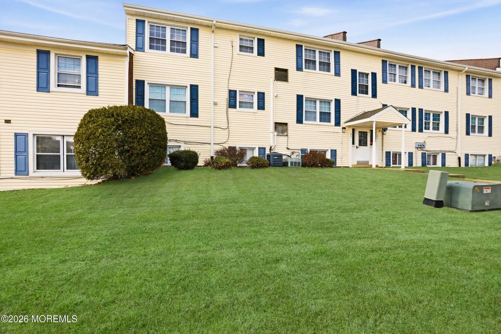 194 Sawmill Road 480, Brick