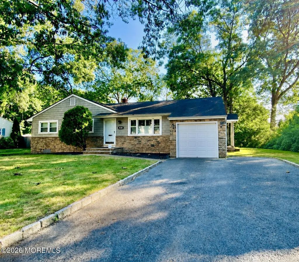 418 Midstreams Road, Brick