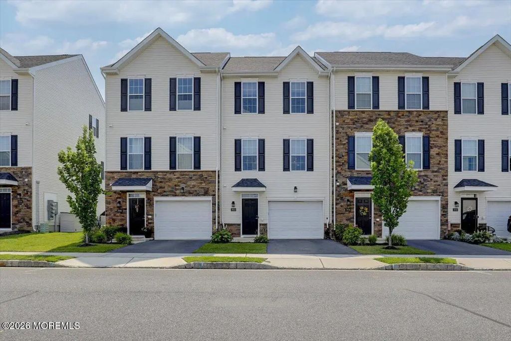 302 Prestige Road 2402, Brick