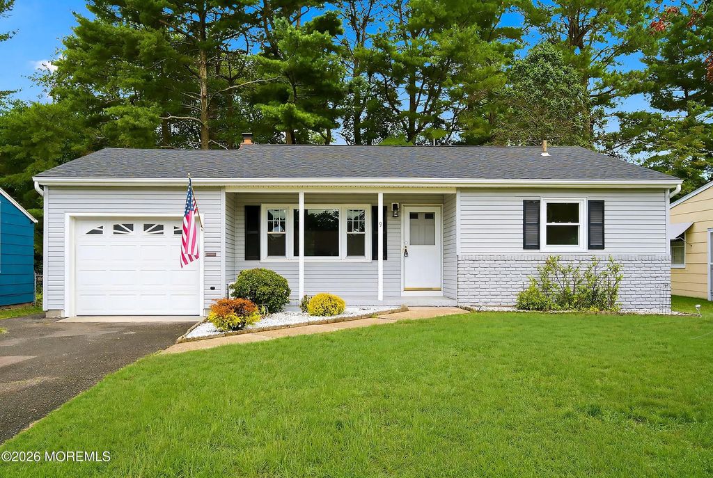 9 Hamilton Court, Toms River