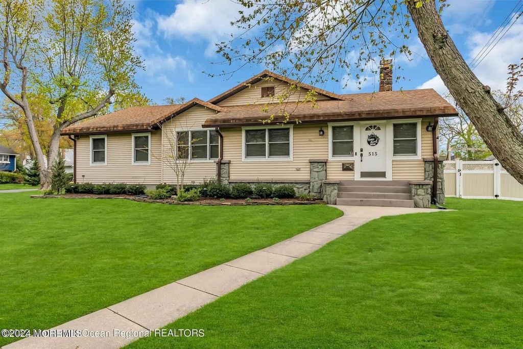 515 Monmouth Road, Allenhurst
