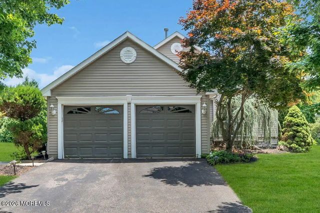 5 Round Valley Lane, Lakewood