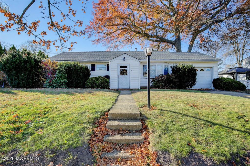 972 Woodgate Avenue, Long Branch