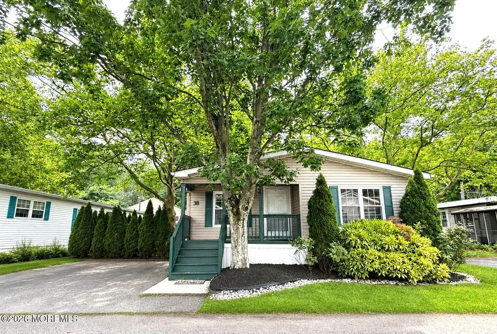 38 Village Road, Morganville