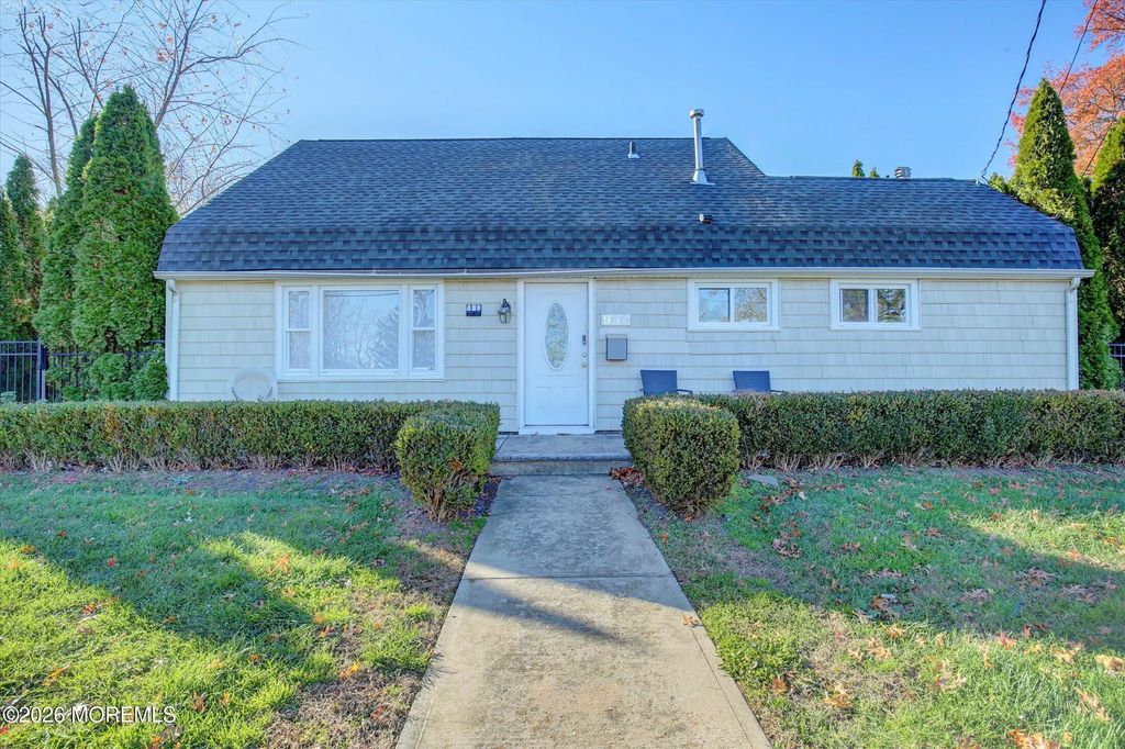 980 Woodgate Avenue, Long Branch