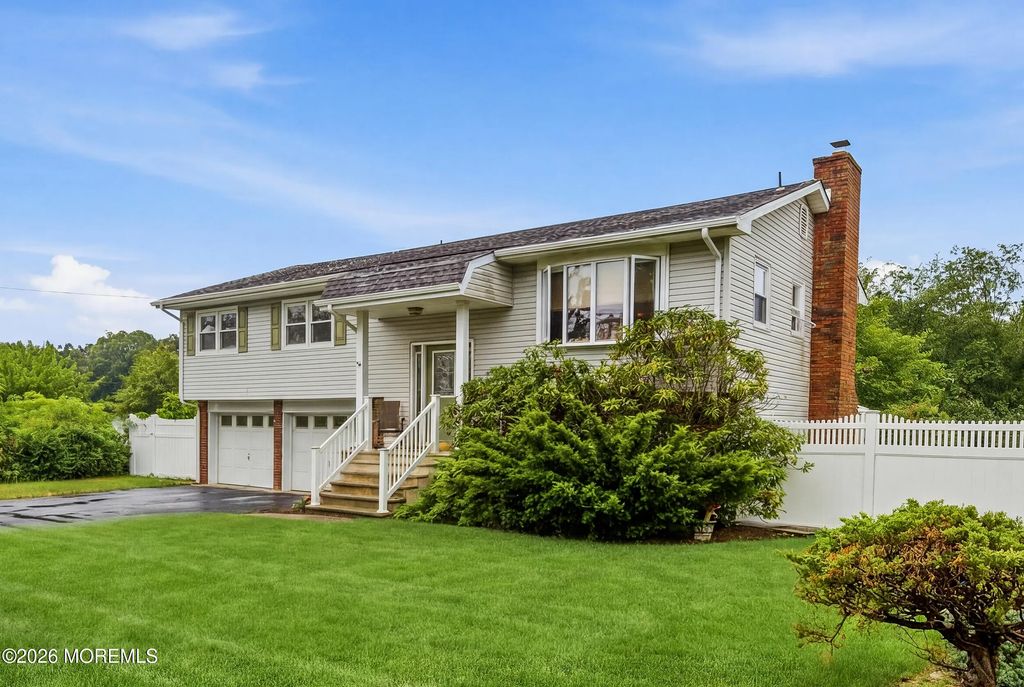 652 Brookside Drive, Toms River