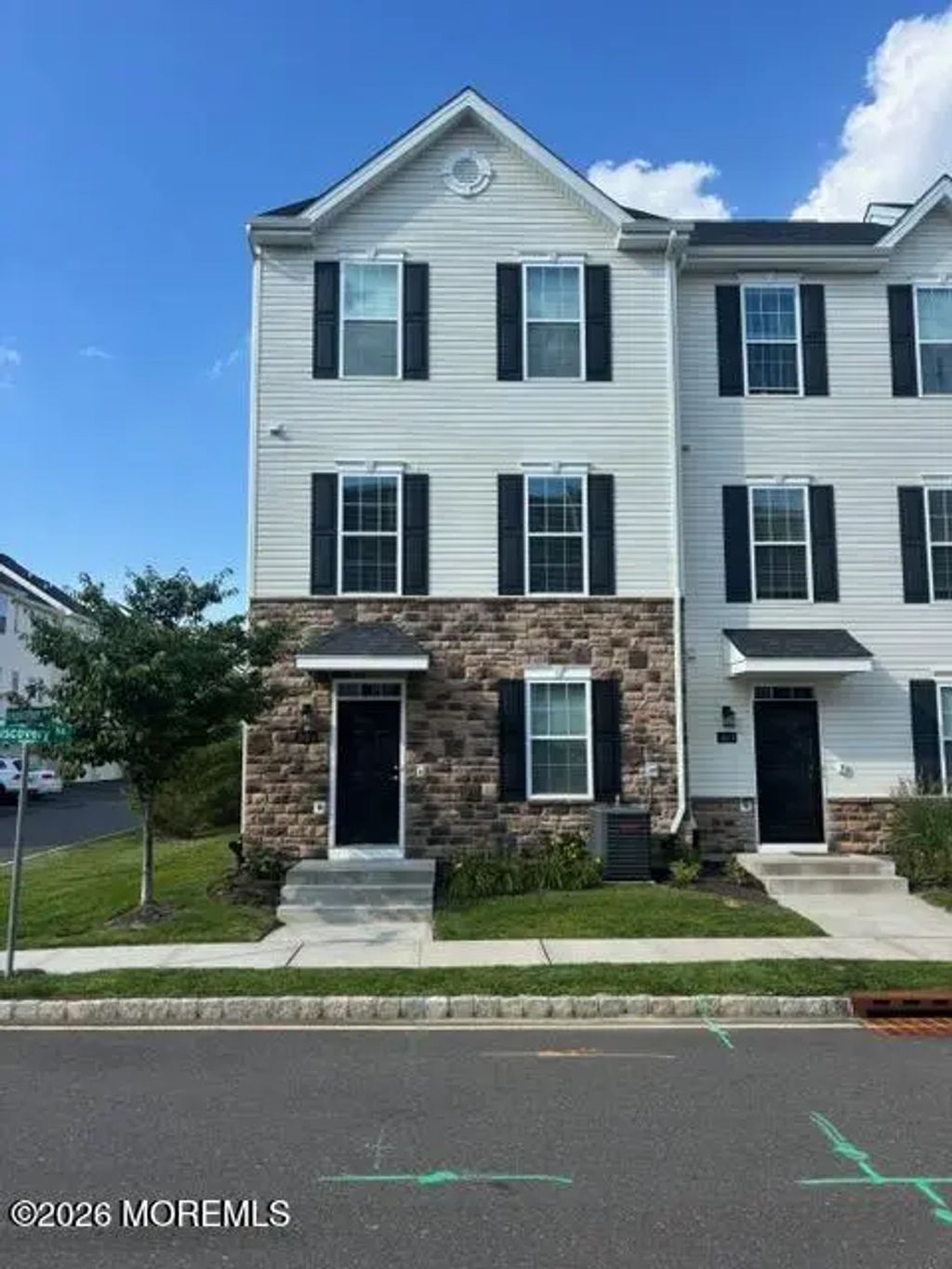 301 Discovery Road, Brick