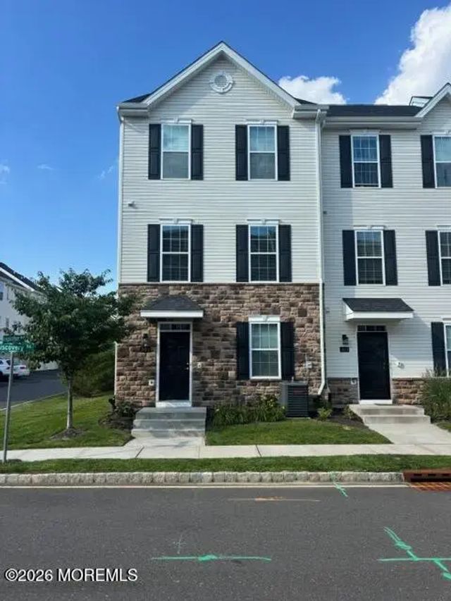 301 Discovery Road, Brick