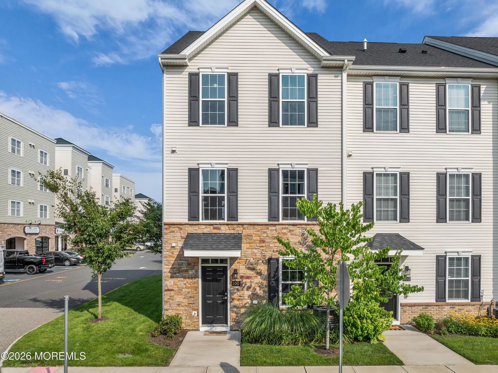 100 Celebration Boulevard 1000, Brick