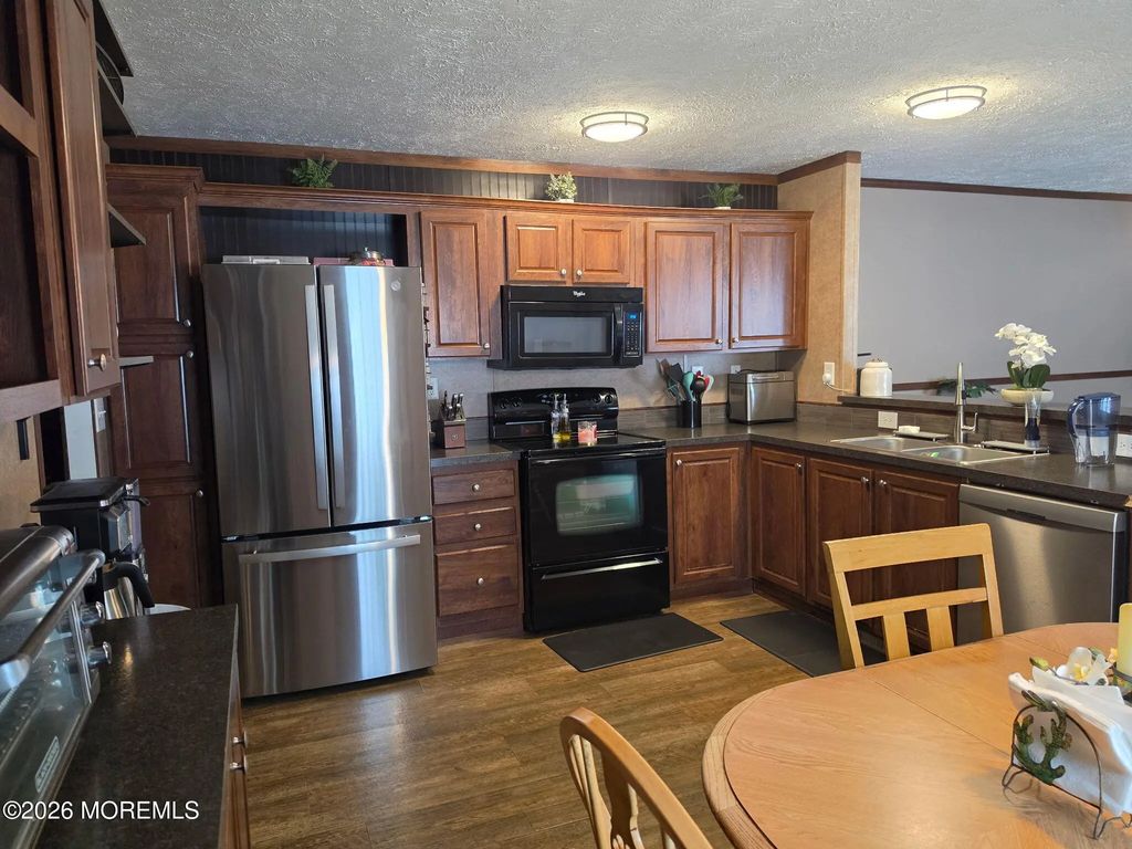 31 Henry Circle, Howell