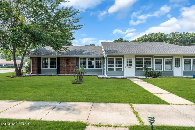 426 Chatham Court A, Lakewood
