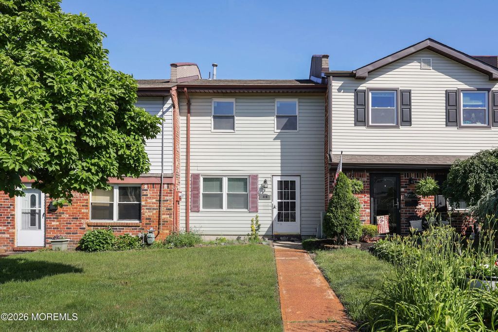 108 Greenwood Loop Road 108, Brick