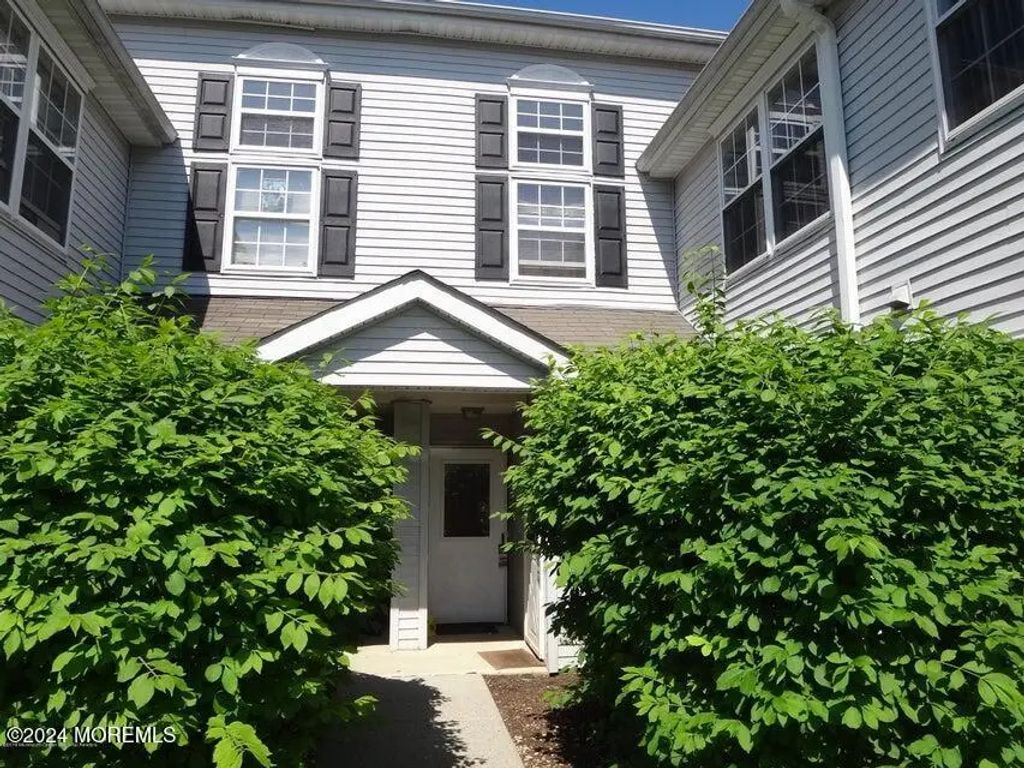 785 Banyan Court, Marlboro