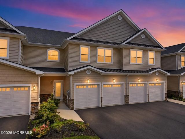 109 Hedgerow Lane, Manalapan