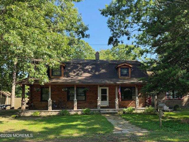375 Arrowhead Drive, Brick