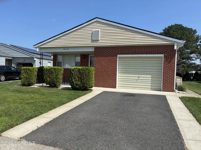 65 Woodstock Drive, Toms River