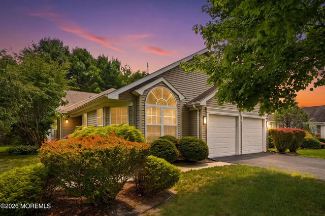 39 Valley Stream Lane, Lakewood