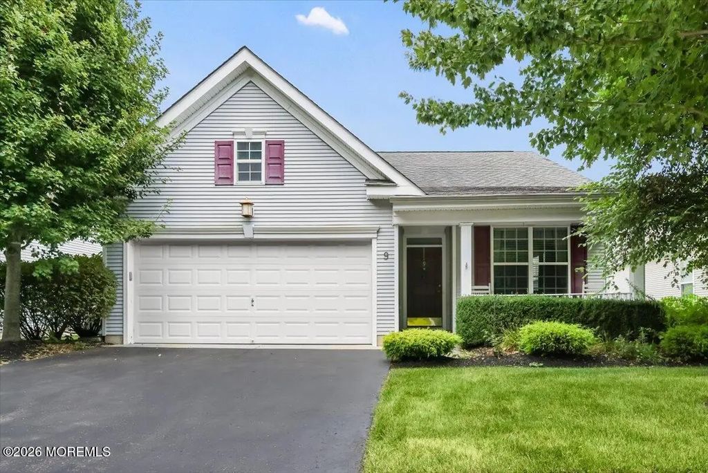 9 Silver Charm Road, Manalapan