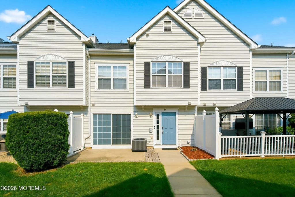 51 Winged Foot Court, Howell