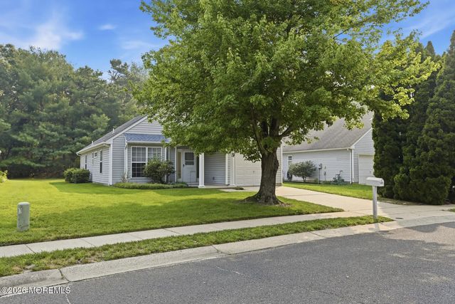 585 Waterford Drive, Manchester