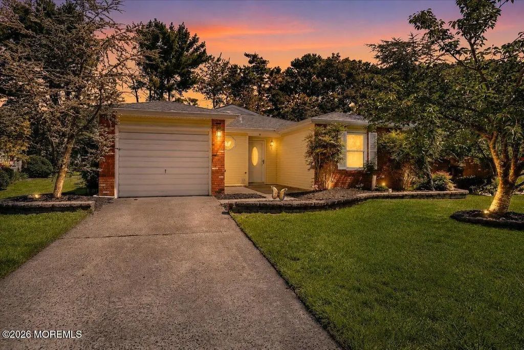 14 Ashford Drive, Brick