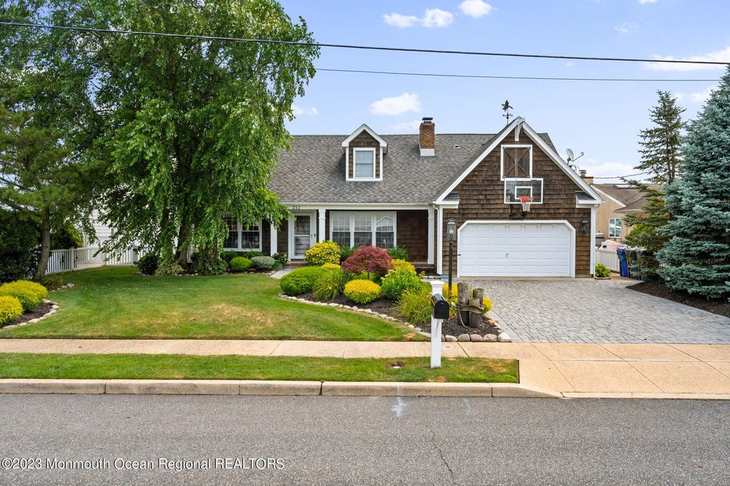 212 Helm Road, Mantoloking