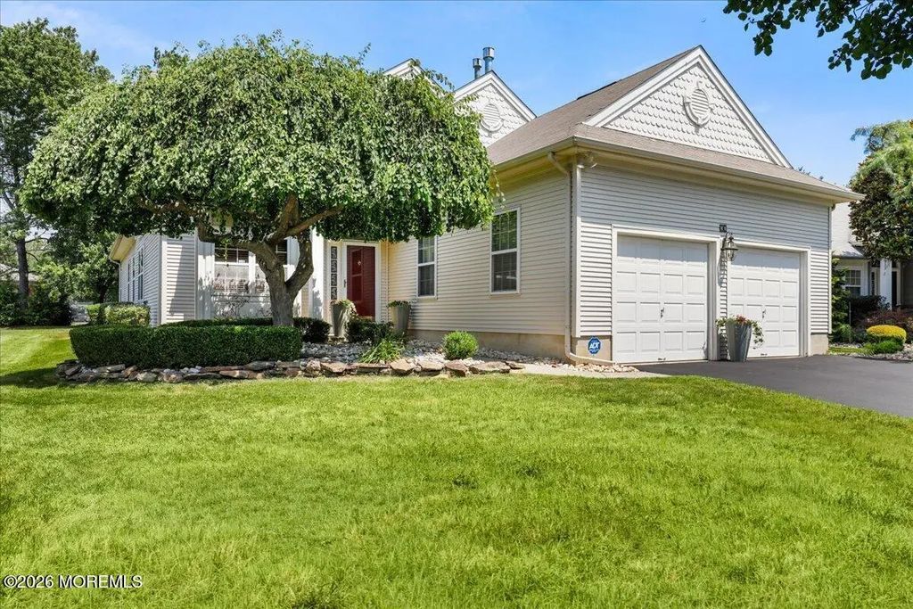 27 Derry Meeting Drive, Manalapan
