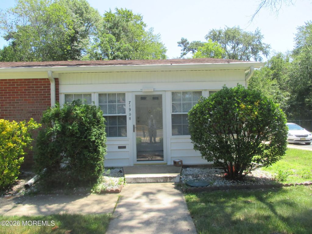 719d Buckingham Drive, Lakewood
