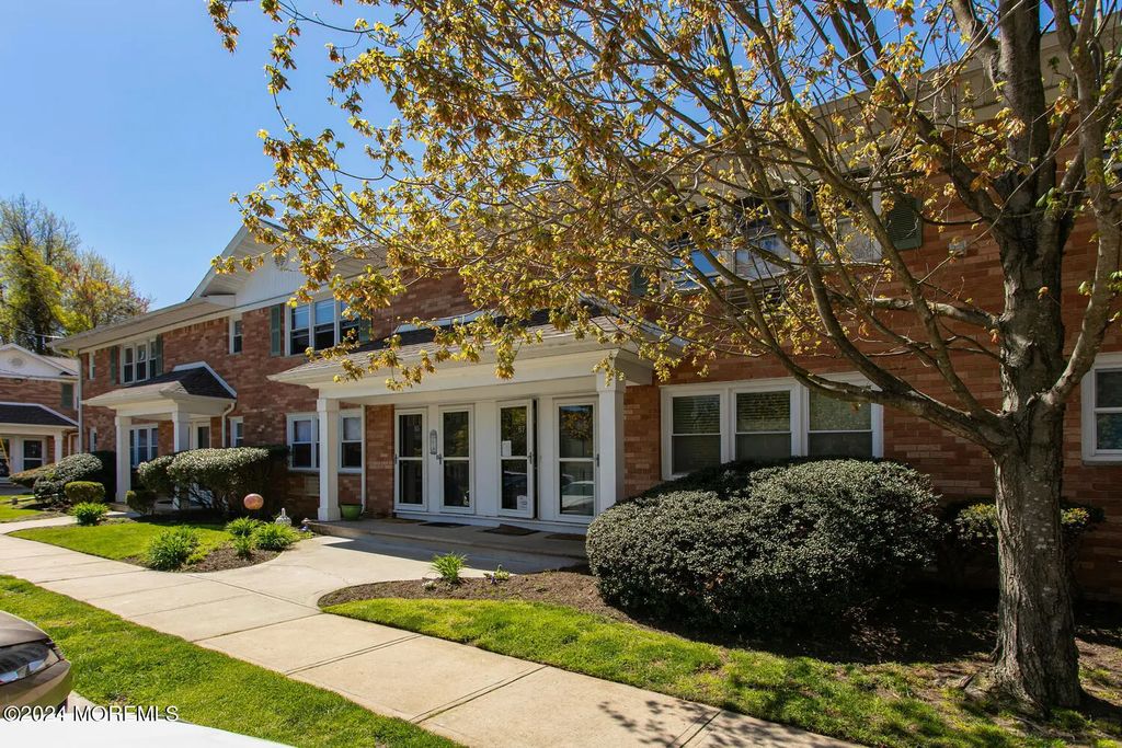 96 East Avenue 85, Atlantic Highlands