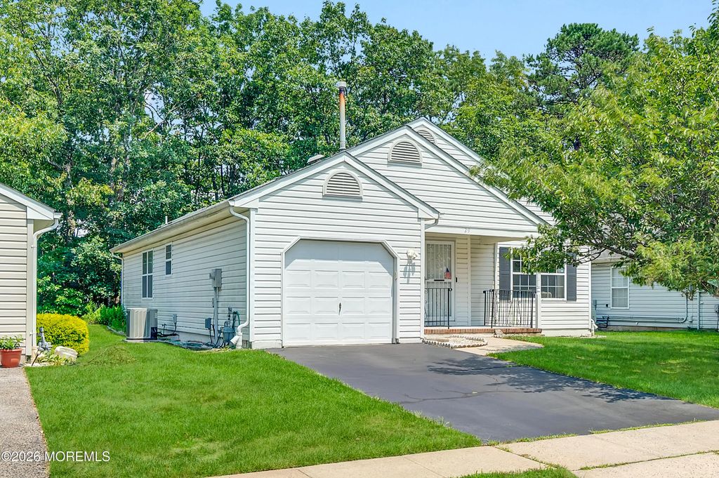 29 Woodchuck Lane, Brick