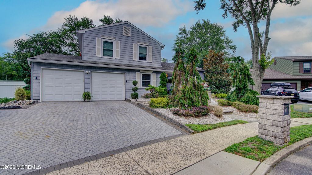 5 Bugle Court, Howell