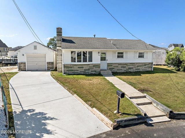 34 Lake Singleton Court, Little Egg Harbor