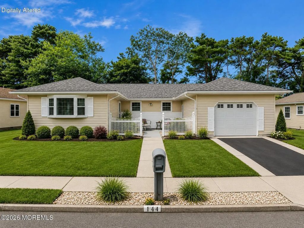 144 Freeport Boulevard, Toms River