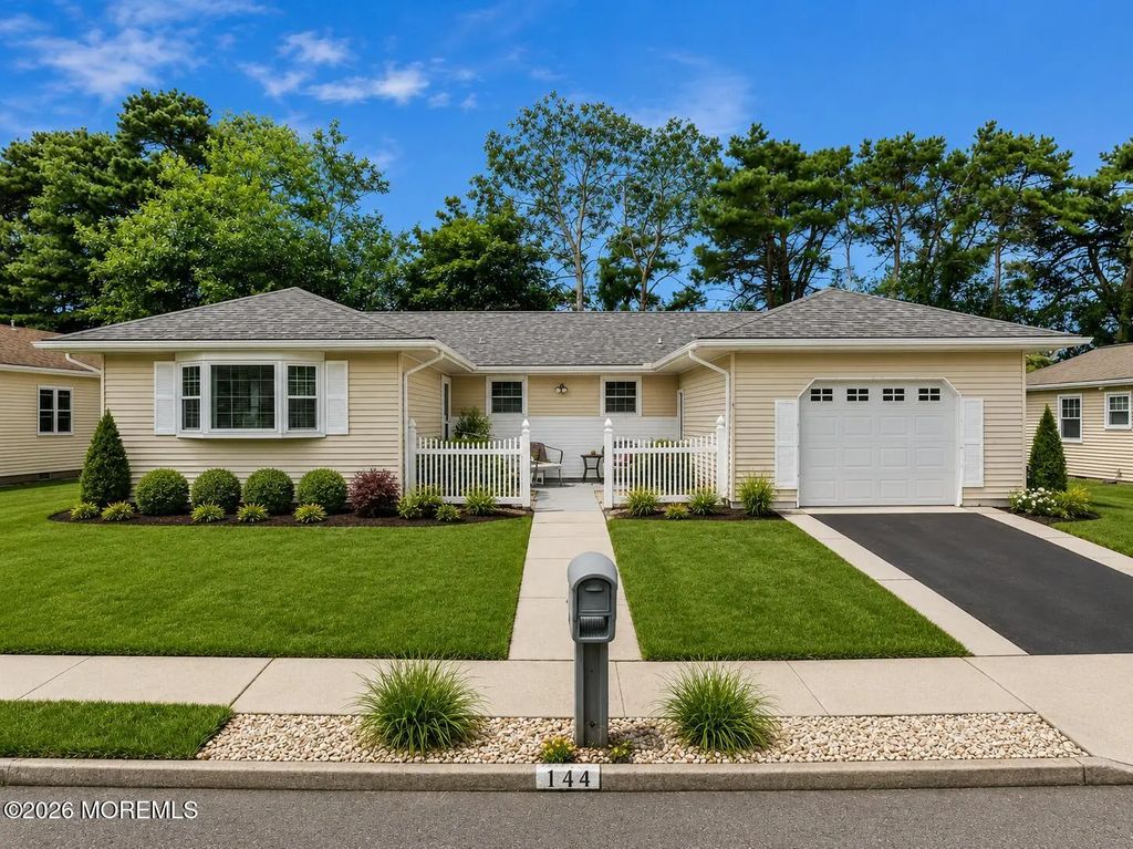 144 Freeport Boulevard, Toms River