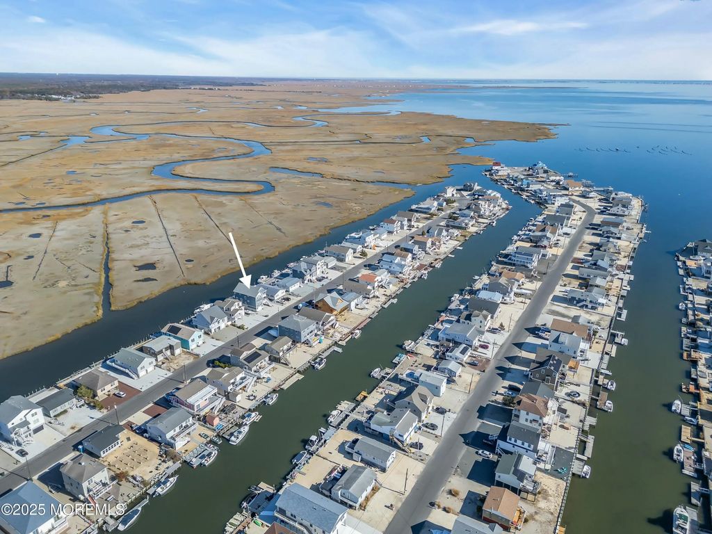 385 Kingfisher Road, Tuckerton
