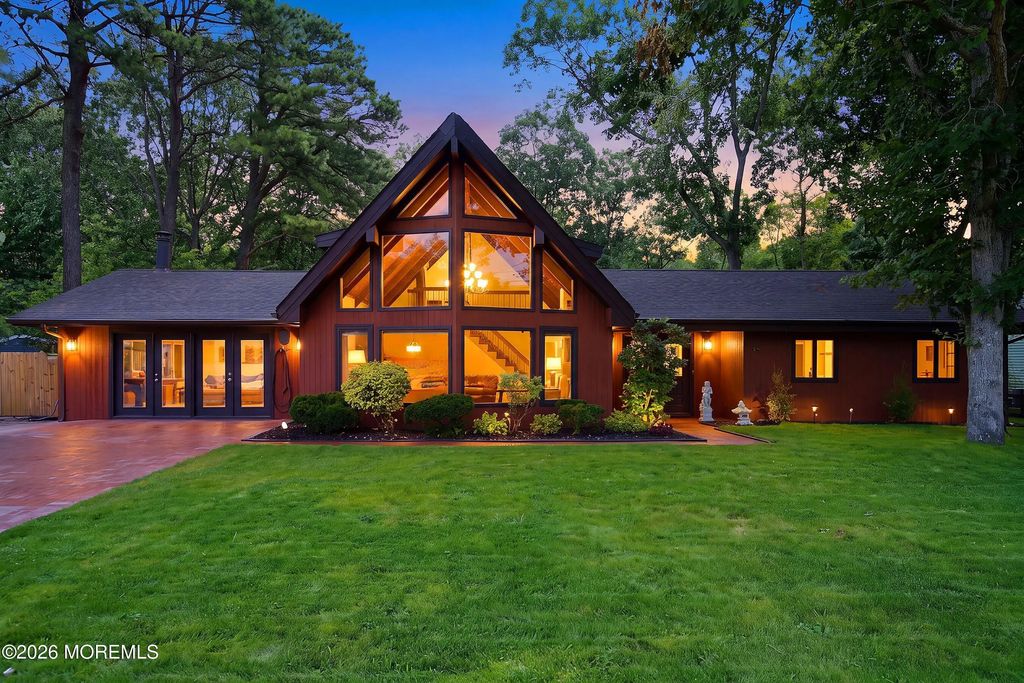 35 Pierson Road, Toms River