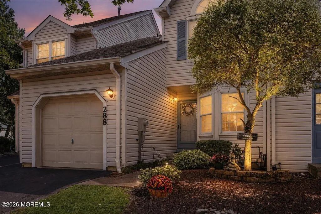 288 Century Way, Manalapan