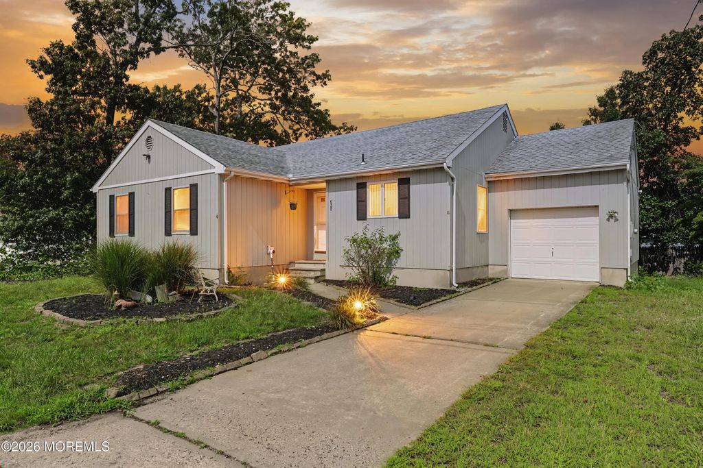 628 Surf Avenue, Beachwood