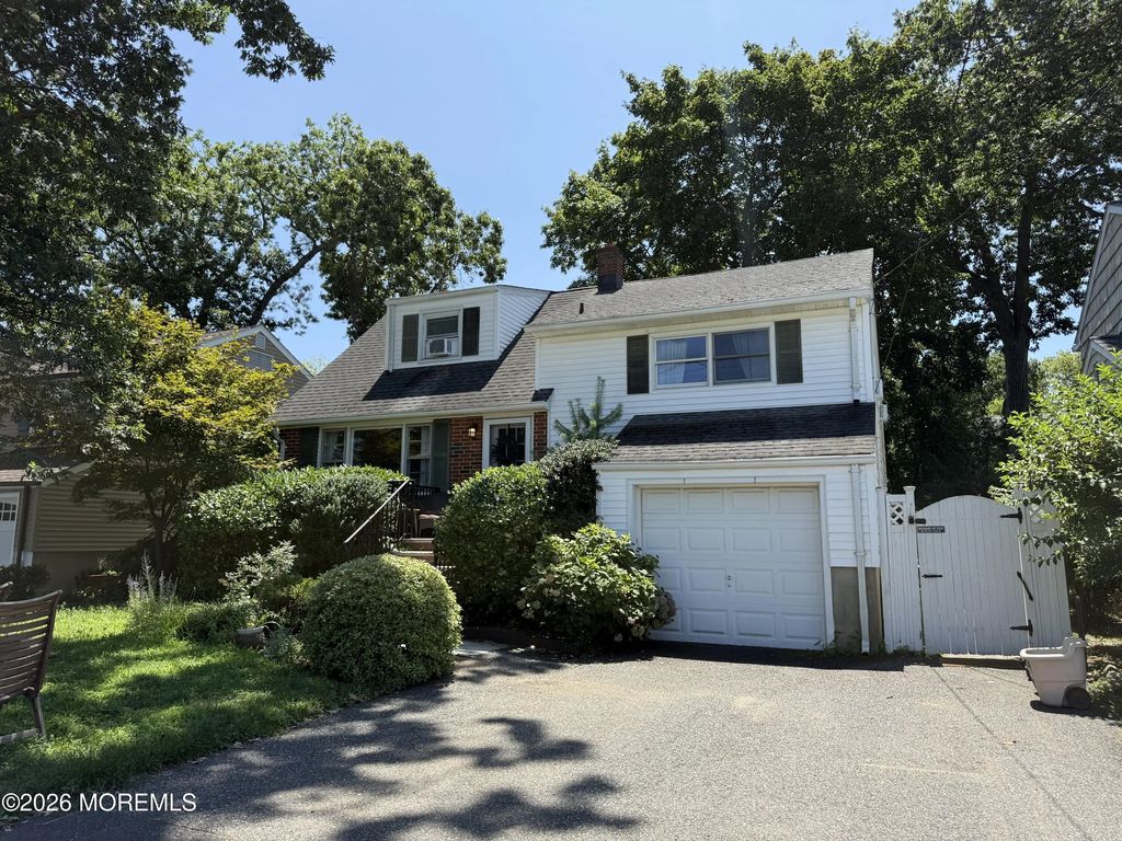 34 Highland Avenue, Rumson