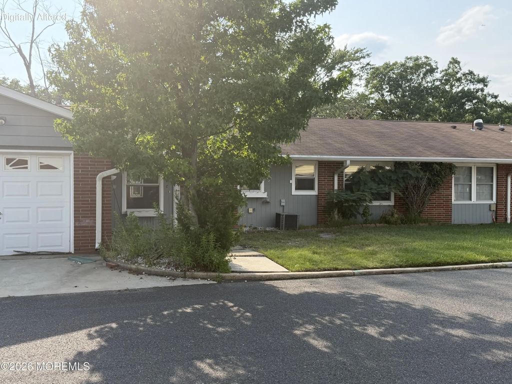 296c Dorchester Drive, Lakewood