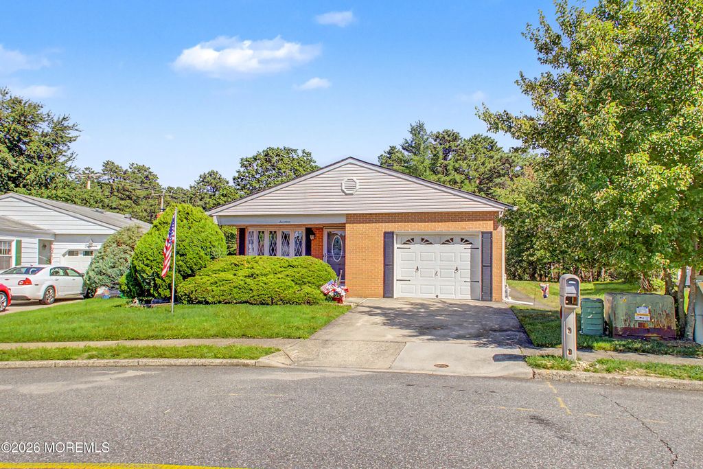 17 Freeport Court, Toms River