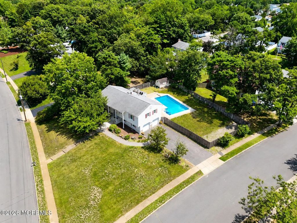 420 Crestview Terrace, Brick