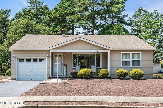 49 Dreyfus Court, Toms River