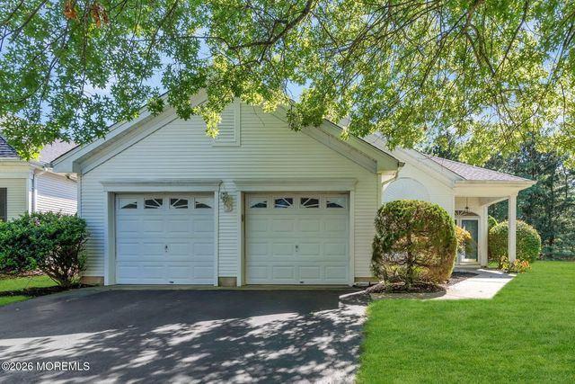 27 Bellflower Drive, Lakewood
