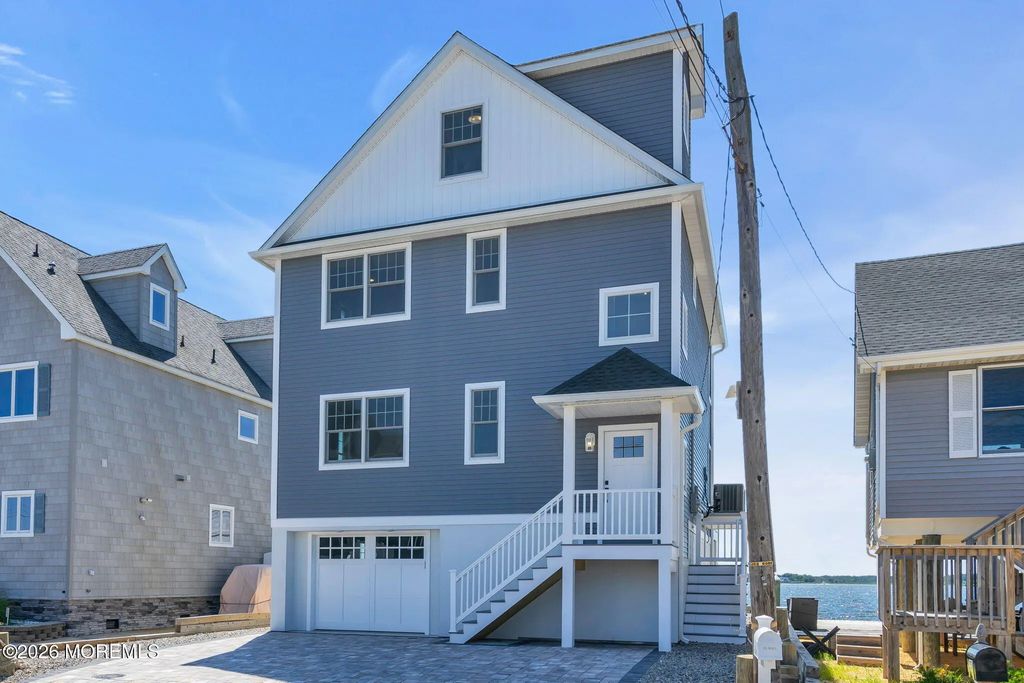153 Shore Drive, Brick